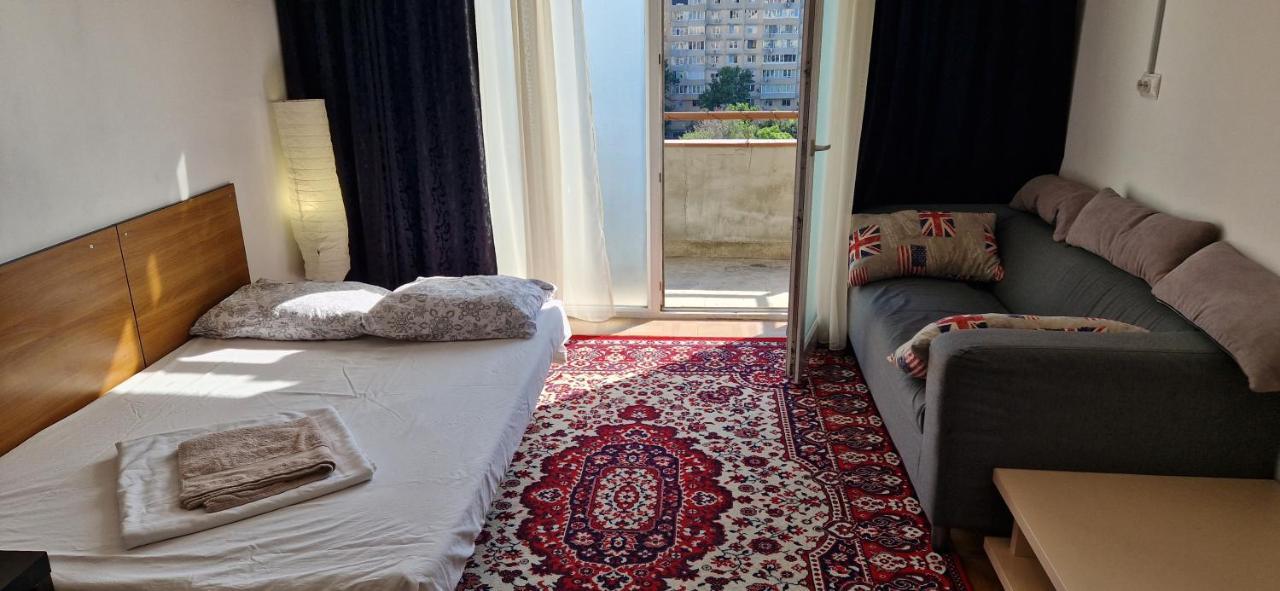 Two Rooms Central Бухарест Екстер'єр фото